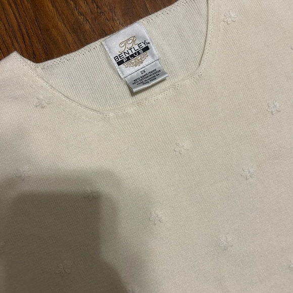 Cream Sleeveless Knit Top Flower Embroidery Size 2X Ramie - Picture 2 of 8